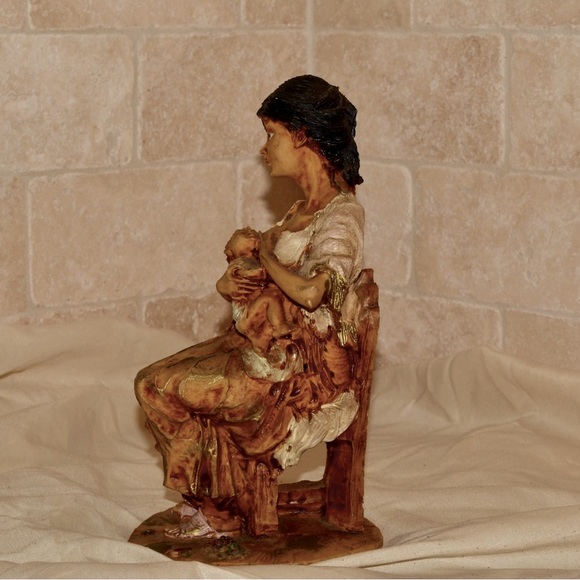 Early-Mid Century Ceramic Figurine SIGNED. - Picture 4 of 5